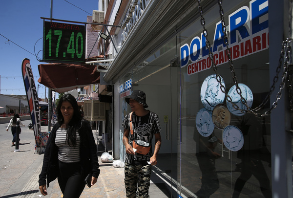 El fenómeno del "superpeso": la moneda mexicana se aprecia más de 12 % en la mitad del año - MarketData