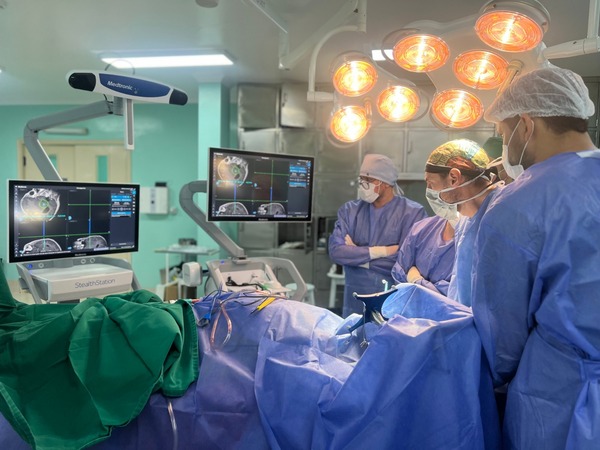 Diario HOY | Ponen en funcionamiento primer neuronavegador del sistema de Salud Pública