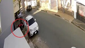 Hieren a una policía que custodia a la viuda del fiscal Pecci, en intento de asalto