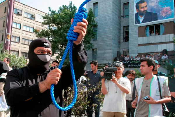 El régimen de Irán ejecutó a más de 350 personas en lo que va de año