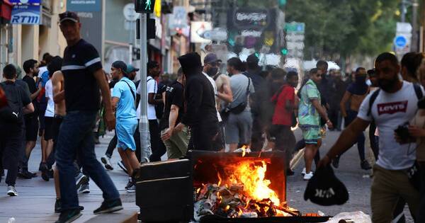 La Nación / Disturbios en Francia cumplen una semana con menos fuerza