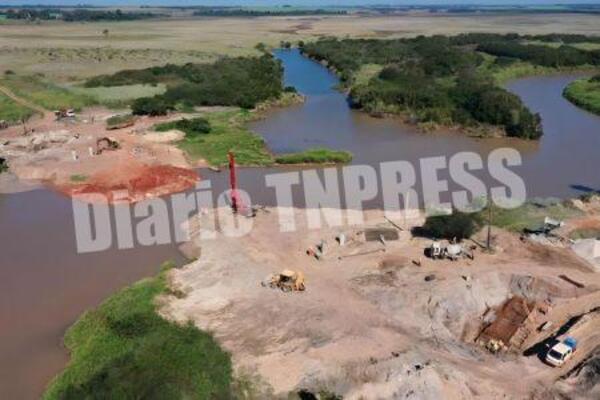 Construcción de puente que conectará Juan L. Mallorquín con San Cristóbal llega a 21.80% – Diario TNPRESS