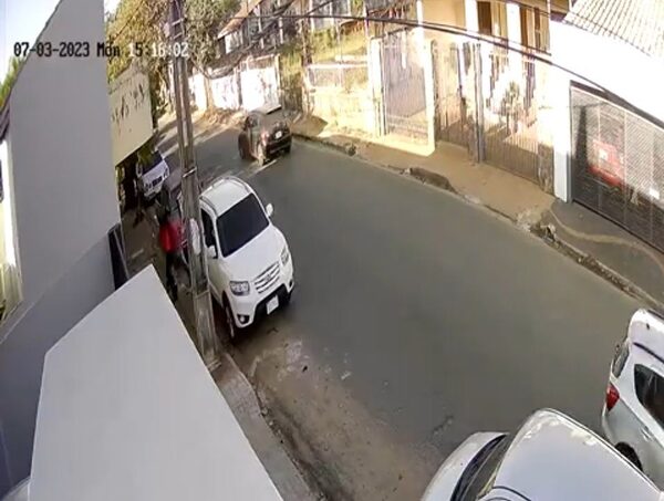 Custodia de viuda de Marcelo Pecci se enfrenta a un delincuente que intentó robarle el celular · Radio Monumental 1080 AM