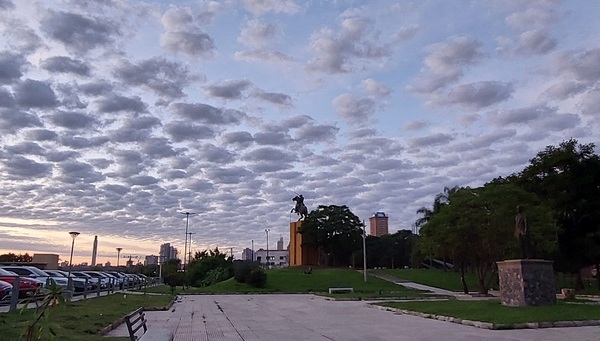 Ambiente cálido a caluroso y sin lluvias para hoy martes