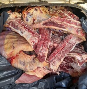Diario HOY | Incautan 3 vehículos en control: hallan 6 toneladas de carne de contrabando