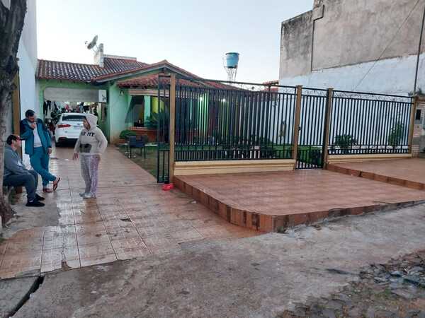 Falsos policías roban dinero durante asalto domiciliario - La Clave