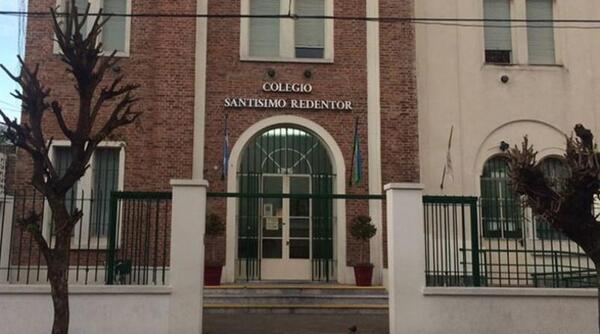 Padres se manifiestan por venta de drogas en colegio