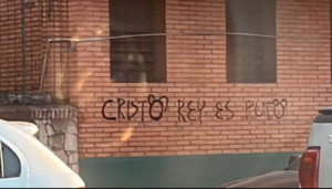 Asunción: Grafitearon paredes de colegio y padres piden más control.