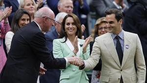 Wimbledon ofrece un tibio homenaje a Federer
