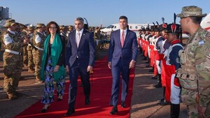 Abdo y Peña arriban juntos a Argentina para demostrar "madurez política" al Mercosur