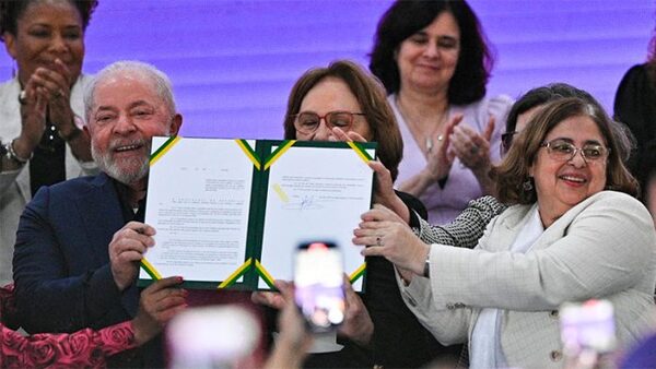 Lula promulgó una ley que obliga a paridad salarial entre hombres y mujeres - El Independiente
