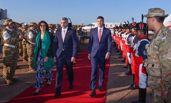 Paraguay: Abdo y Peña están en Puerto Yguazú para cumbre del Mercosur.