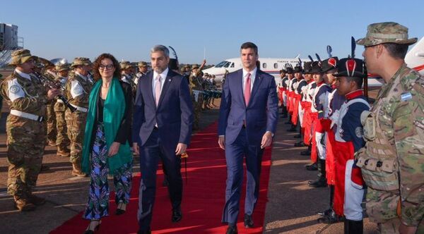 Mario Abdo y Peña llegaron juntos a la Cumbre del Mercosur