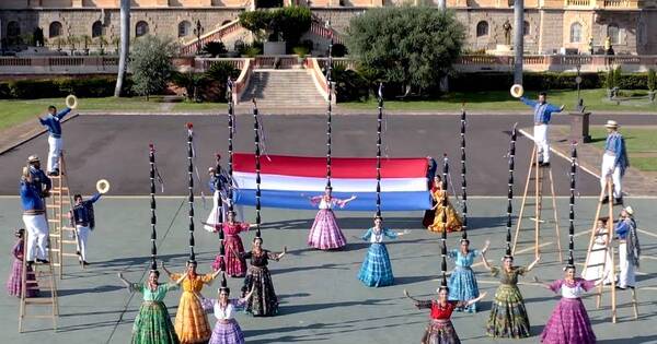 La Nación / Buscan récord con danza paraguaya de 1.200 botellas