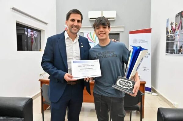 Piloto de karting paraguayo en el podio sudamericano - El Independiente
