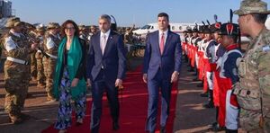 Mario Abdo Ben铆tez y Santiago Pe帽a acuden a la cumbre del Mercosur a demostrar la "madurez pol铆tica" de Paraguay - Revista PLUS