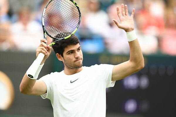 Versus / Alcaraz avanza a segunda ronda de Wimbledon