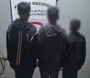Motociclista se resiste a un asalto perpetrado por adolescentes y atropella a uno - ABC en el Este - ABC Color