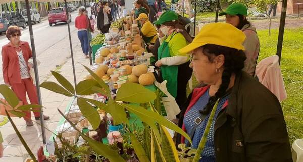 Feria de mujeres emprendedoras se realizó en Ciudad Mujer