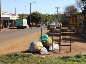 MULTAN A UNA PERSONA POR ARROJAR BASURAS EN LA VÍA PÚBLICA