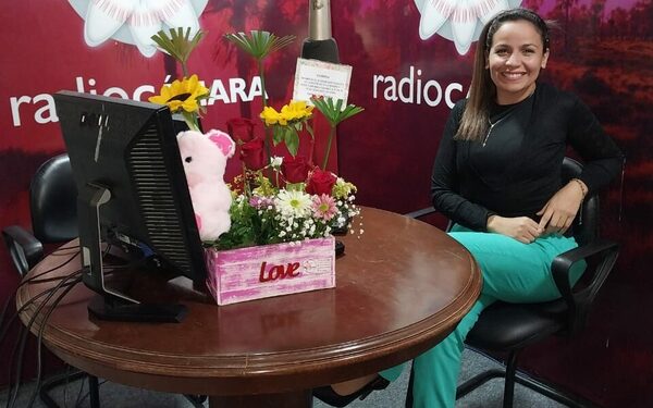 ¿Periodista deportiva debutó con regalito de un jugador?