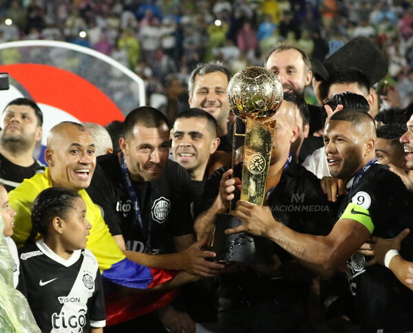 Versus / Otálvaro, enamorado del Olimpia: "Es un estilo de vida y me encanta vivirlo"