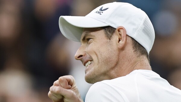 Andy Murray inicia Wimbledon por la vía rápida
