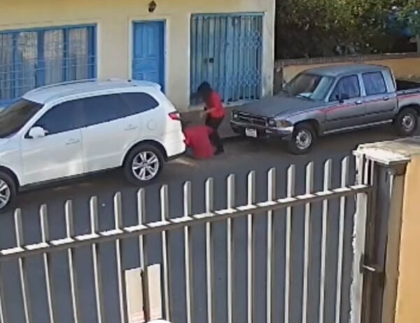 Custodia de viuda de fiscal relata cómo enfrentó a asaltante · Radio Monumental 1080 AM
