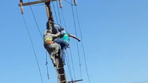 Dos trabajadores de la ANDE reciben descargas eléctricas y sobreviven
