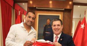 La Nación / Excapitán albirrojo Paulo Da Silva solicitó su afiliación a la ANR