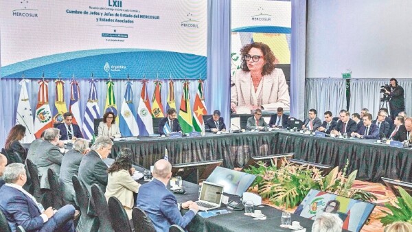 Uruguay llama “Zocosur” al bloque regional debido a su “inmovilismo”