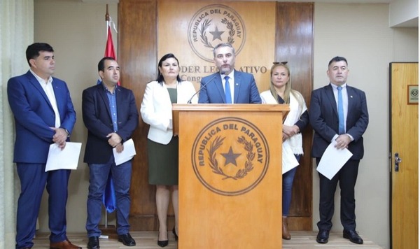 Legisladores liberales crean bancada “Ahora Nosotros”