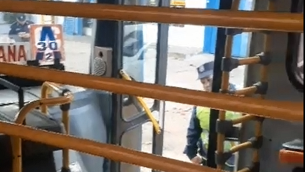 Control de cédula: Policía sube a los buses en Asunción y Central