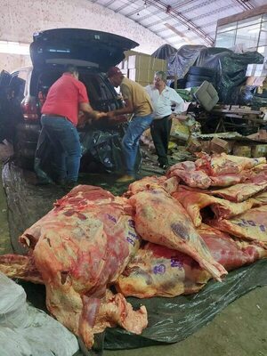 Imputan a tres hombres que transportaban 6.000 kilos de carne de contrabando - ABC en el Este - ABC Color