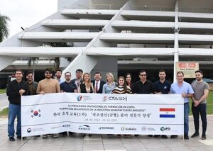 Diez paraguayos se entrenan en Corea en el rubro automotriz - Economía - ABC Color