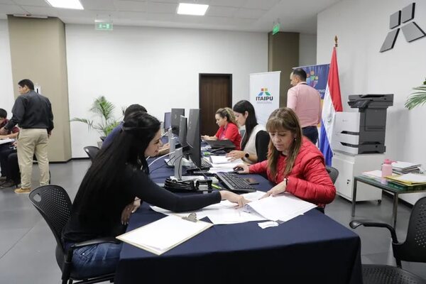 Itaipú: esta semana entrevistan a los postulantes para las 220 vacancias - Economía - ABC Color