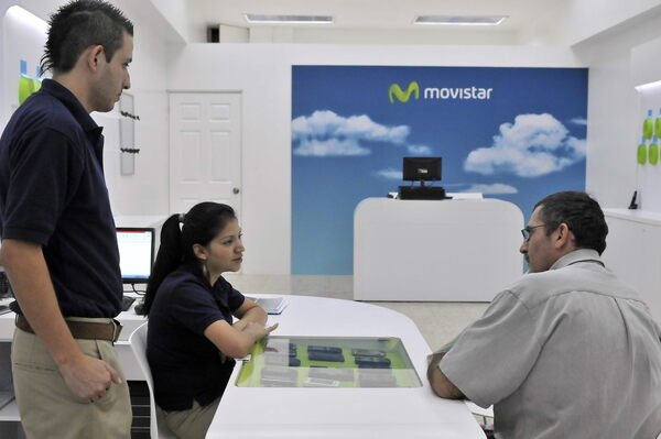 Ecuador dice que telefonía móvil seguirá pese a negociación parada con Telefónica y Claro - MarketData