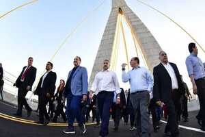 Presidente Abdo Benítez vino a “mirar” el Puente de la Integración - La Clave
