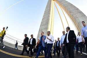 Aprecian el concluido Puente de la Integración