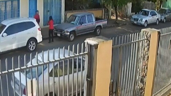 Detenidos dos cómplices de asaltante que forcejeó y disparó a una policía
