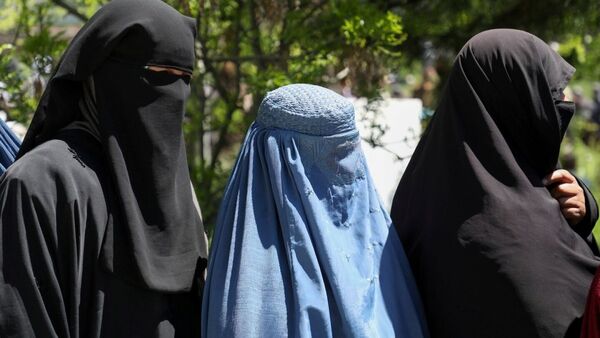 Gobierno talibán de Afganistán cierra los salones de belleza