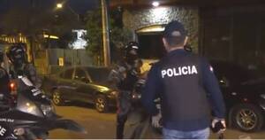 La Nación / En barrio Cambala buscan a hombre que hirió a custodio de viuda de Pecci
