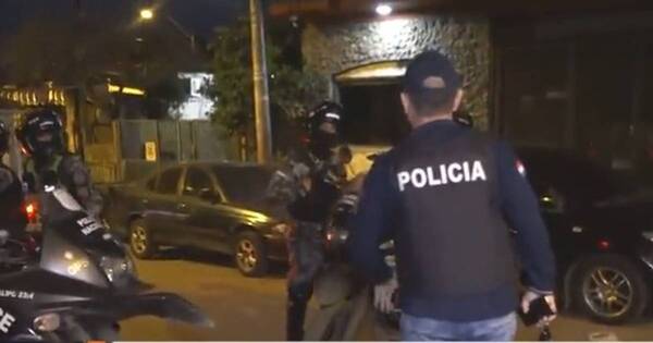 La Nación / En barrio Cambala buscan a hombre que hirió a custodio de viuda de Pecci