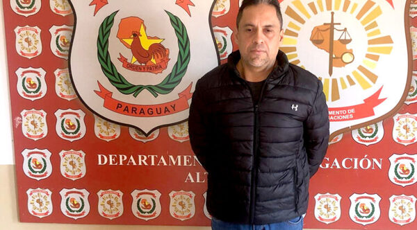 Detienen a funcionario municipal por varios casos de estafa