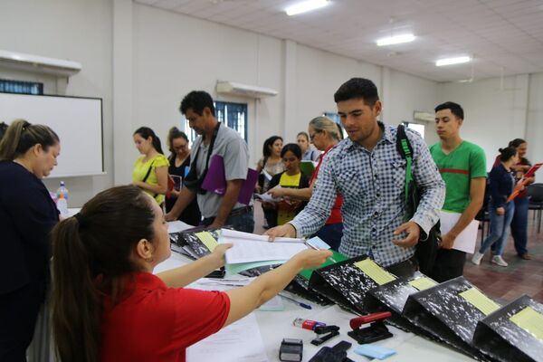 EBY otorgará becas universitarias a 1.600 jóvenes de Itapúa - ADN Digital