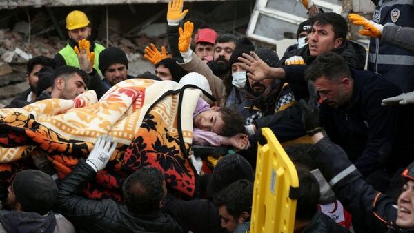 Ya suman más de 2.300 los muertos en Turquía y Siria