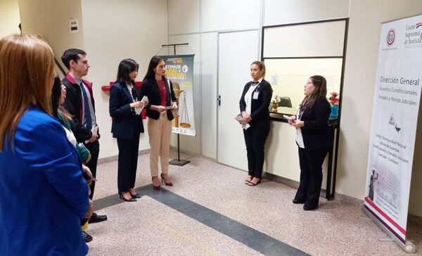 Alumnos del quinto año de la carrera de derecho visitaron la sede judicial de Caacupé