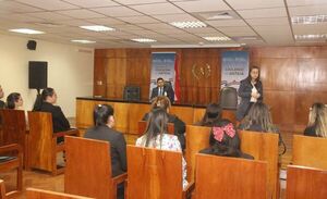 Universitarios se interiorizaron sobre funcionamiento de sistema judicial 