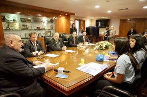 Niñas al Poder, ministros ceden su lugar de forma simbólica