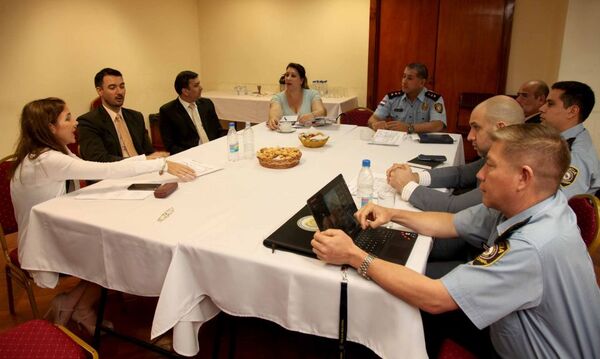 Buscan fortalecer otorgamiento de naturalizaciones